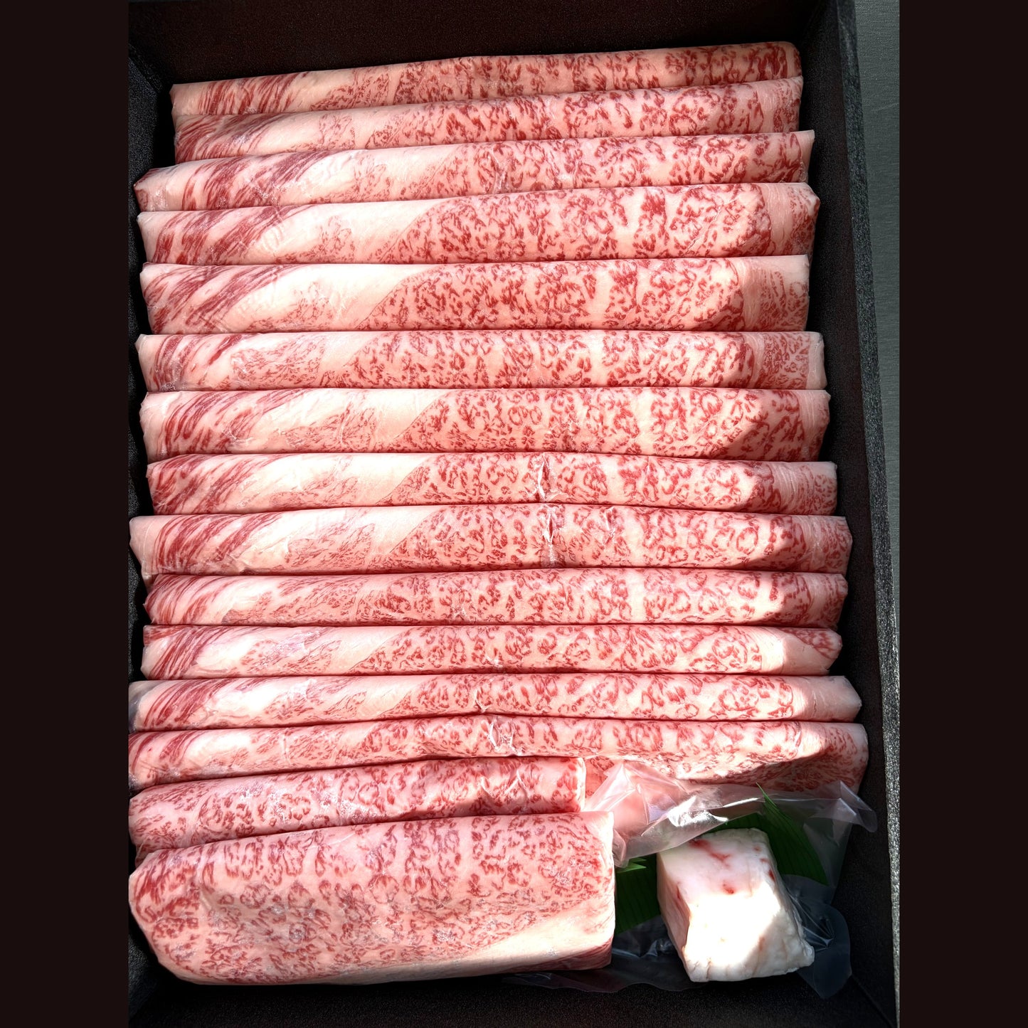 贈る煉（すき焼き）松（900g）｜近江牛A5ランク すき焼きギフト